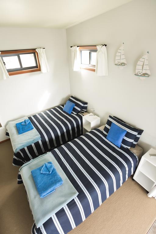 Larus Waterfront Cottage White Beach Room photo